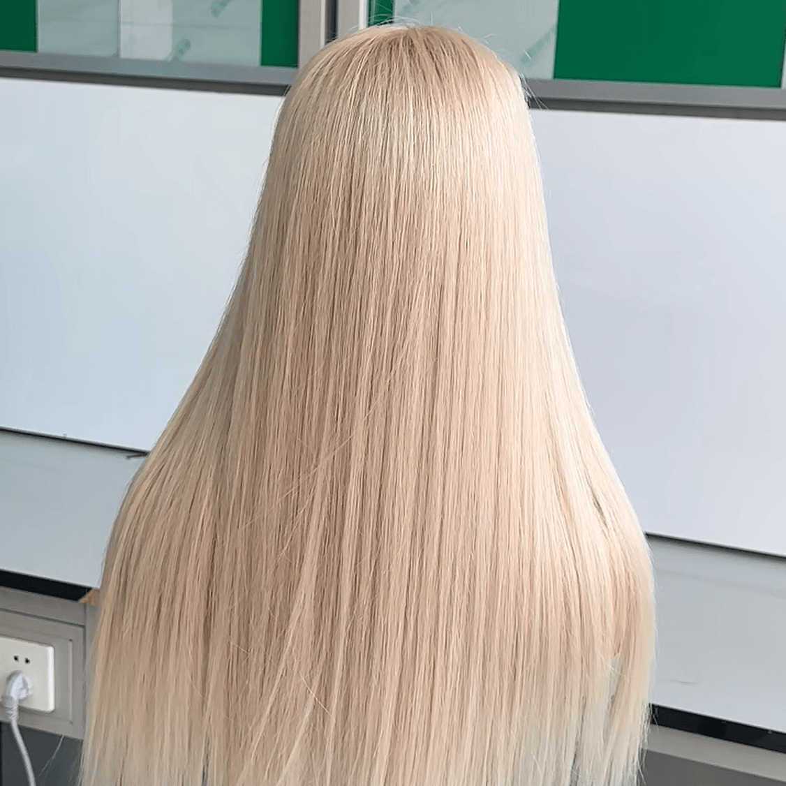 Transform Cinyola hair to a platinum wig